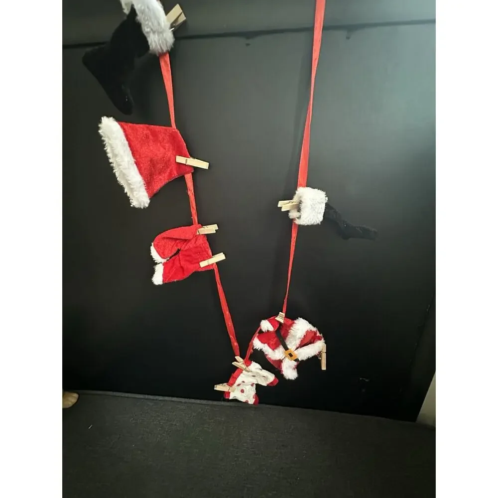 Vintage Avon 2005 Santa Claus Clothesline Garland 66” Mini Outfit Mantle Decor